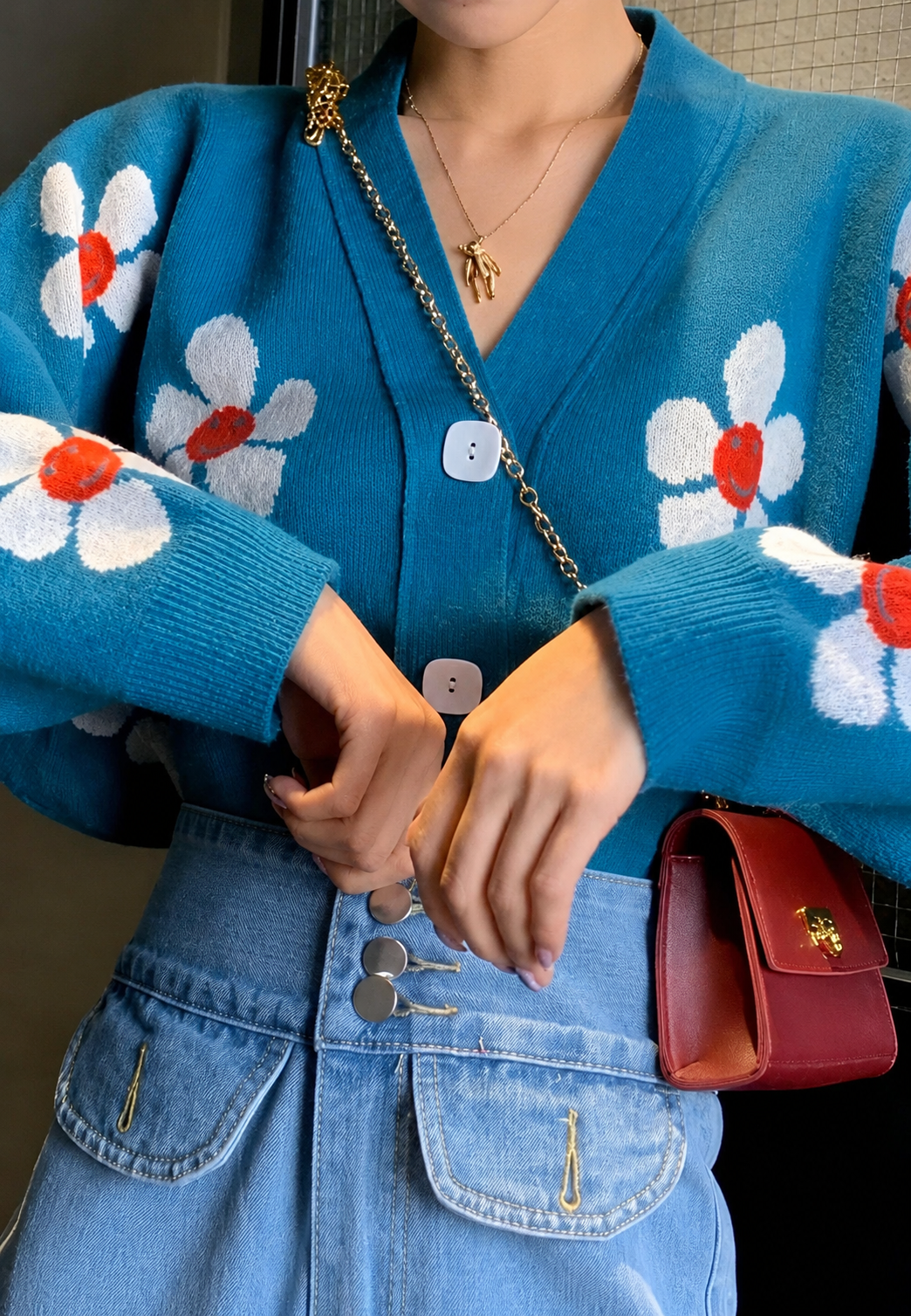 Damen-Strickjacke mit Blumenmuster und V-Ausschnitt – Santera