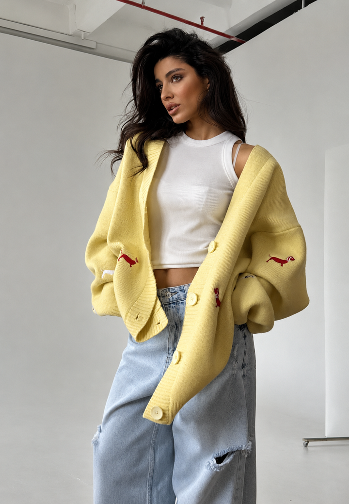 Oversize-Strickjacke für Damen mit V-Ausschnitt, Knöpfen und Dackelmotiven – Marlis