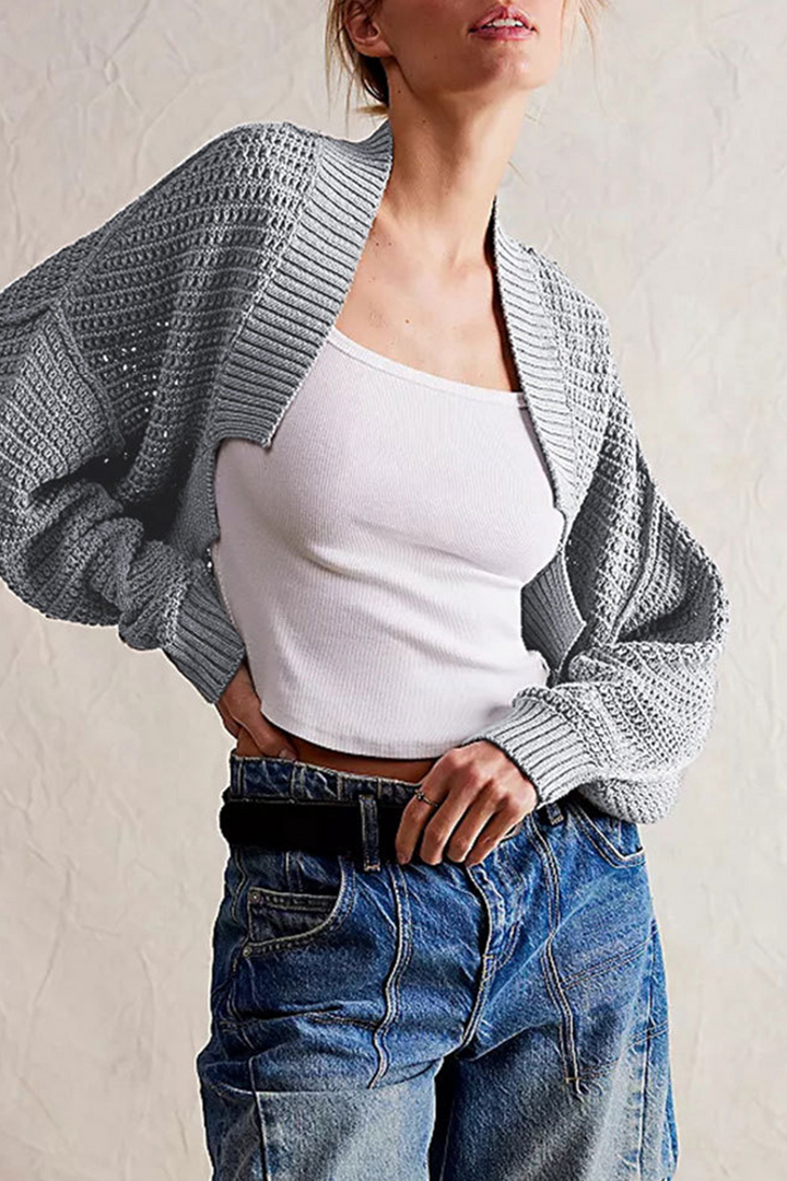 Damen-Strickjacke mit Ajourmuster und weiten Ärmeln – Solveig