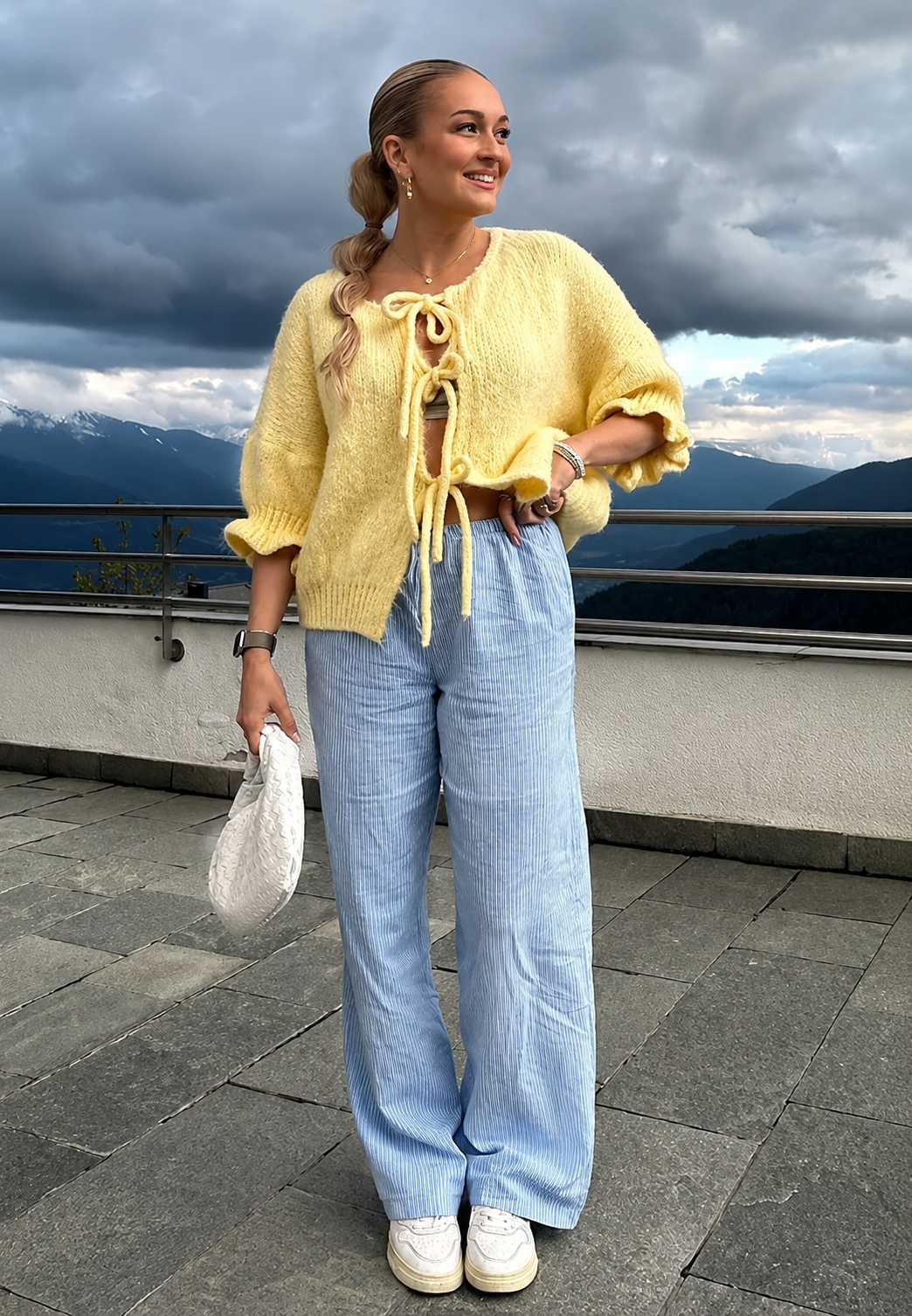 Damen-Strickcardigan mit Bändern vorne – Margaux