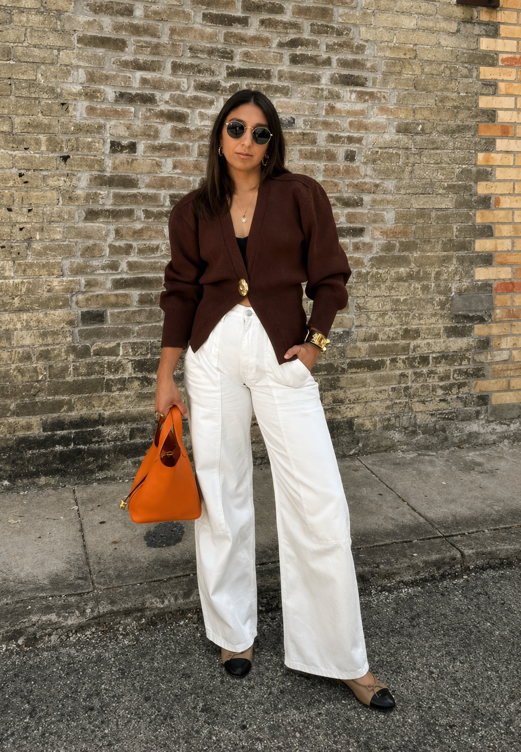 Damen-Strickjacke mit V-Ausschnitt, Schmuckknöpfen und tailliertem Schnitt – Vera