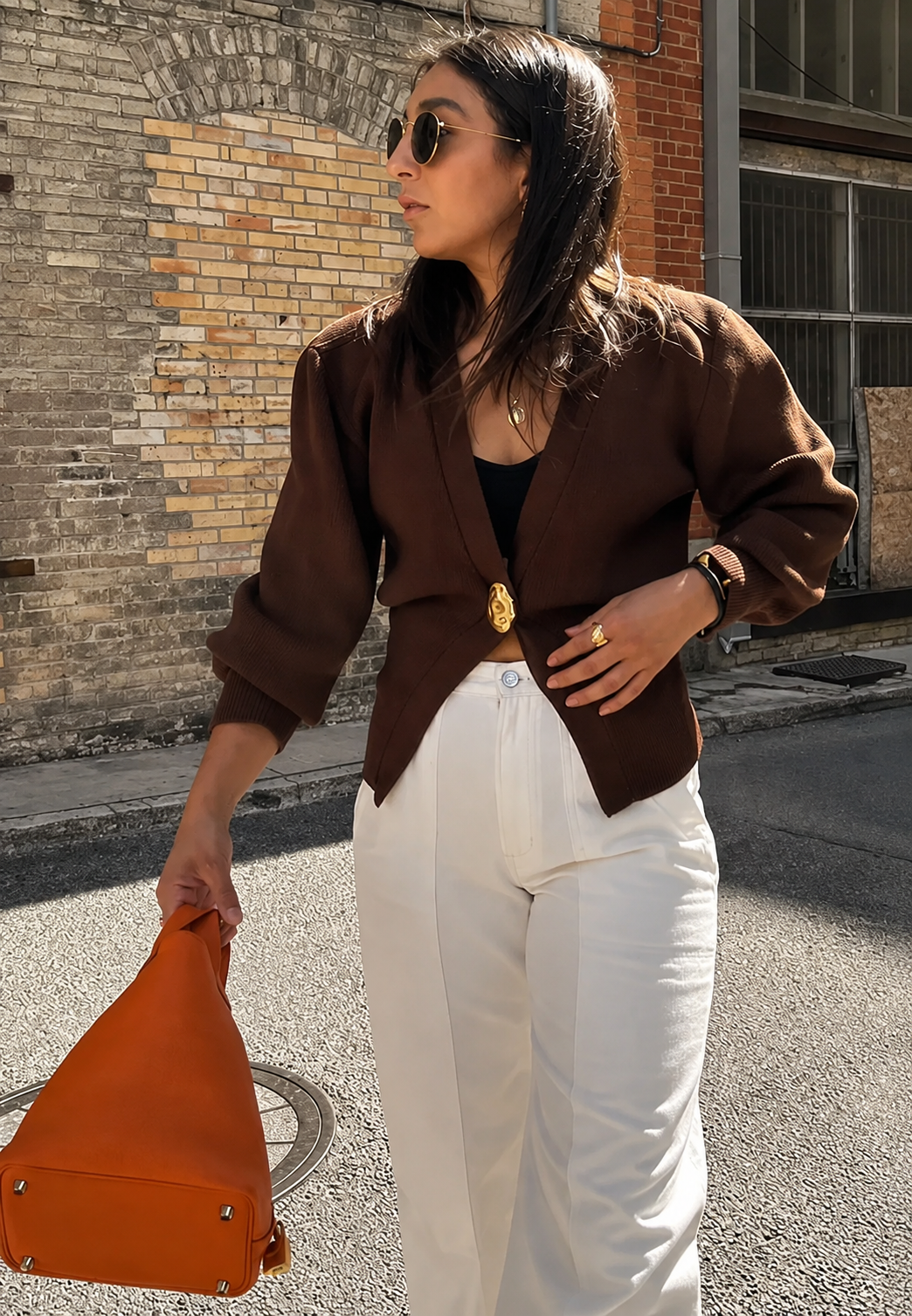 Damen-Strickjacke mit V-Ausschnitt, Schmuckknöpfen und tailliertem Schnitt – Vera