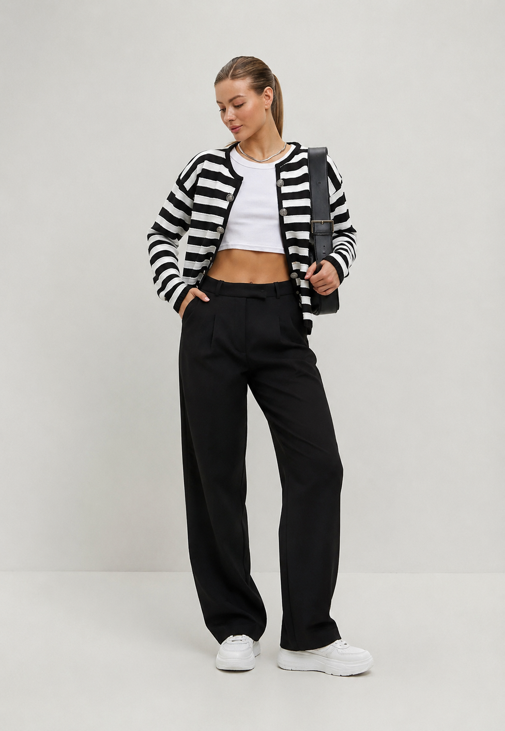 Damen-Strickjacke mit zweifarbigen Streifen, langen Ärmeln und Metallknöpfen – Liora