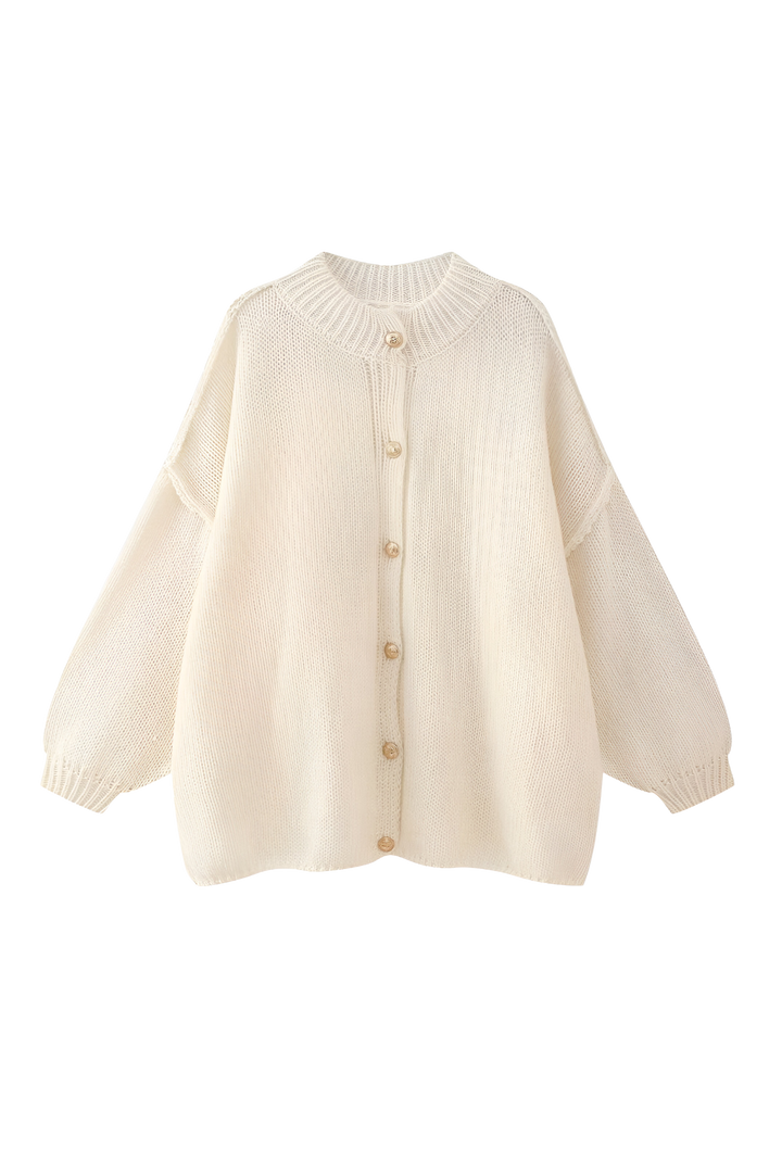 Oversize-Strickjacke mit grobem Strickmuster, Rollkragen und Metallknöpfen – Koranna