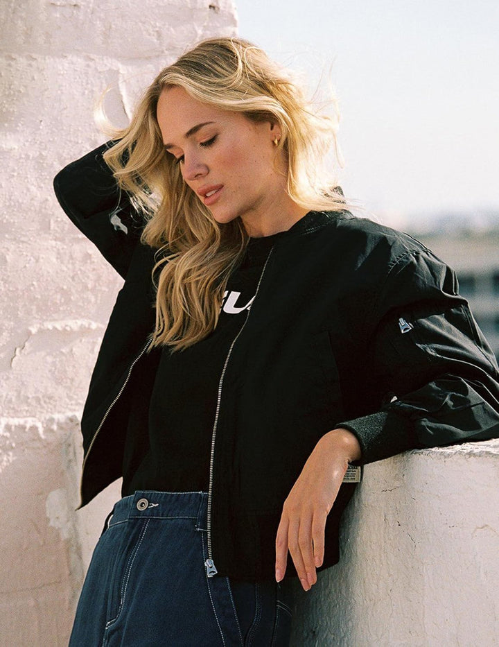 Kurze Bomberjacke für Damen mit Satin-Optik – Vianne