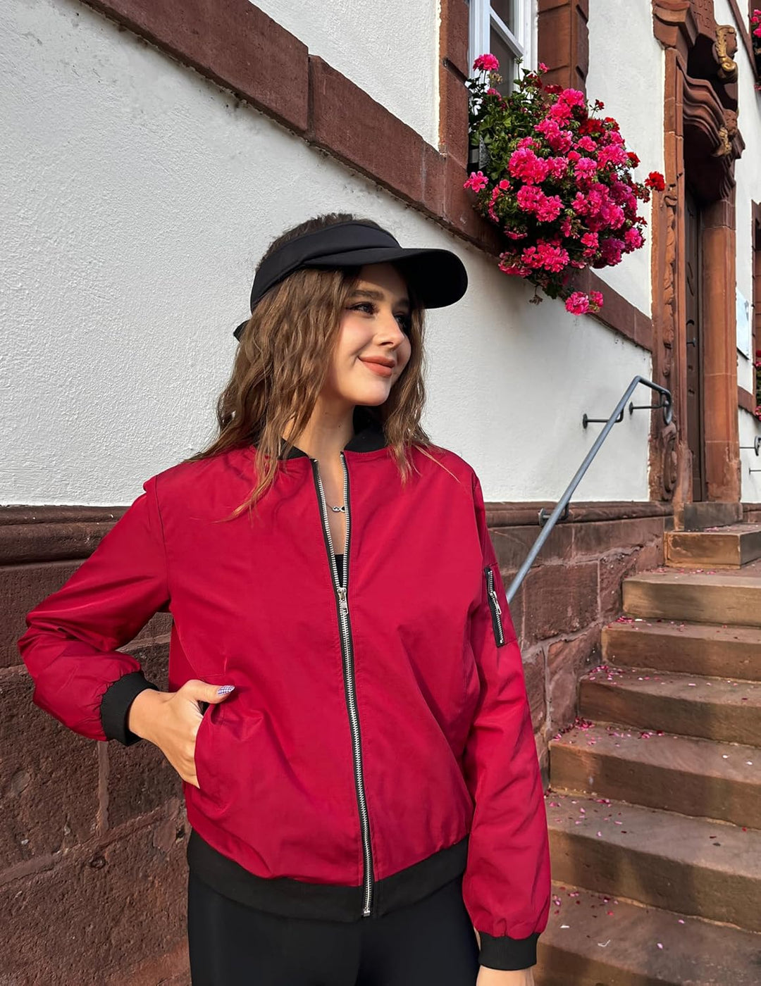 Kurze Bomberjacke für Damen mit Satin-Optik – Vianne