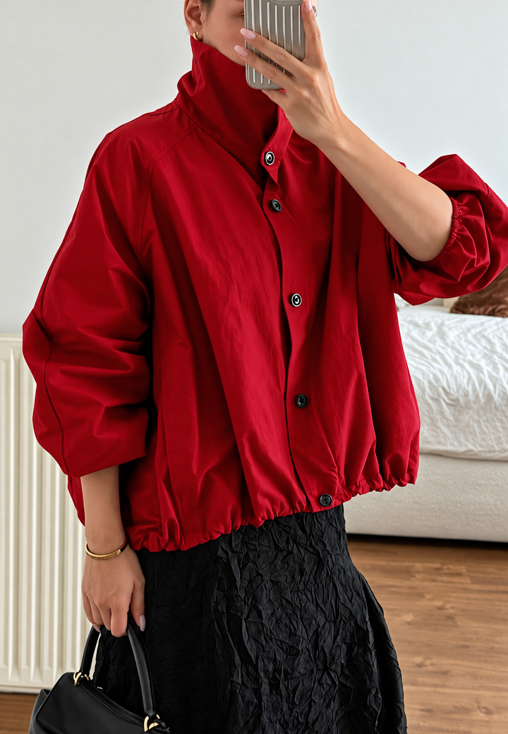 Damen kurze Jacke mit Stehkragen, Knöpfen und gerafftem Saum - Calista