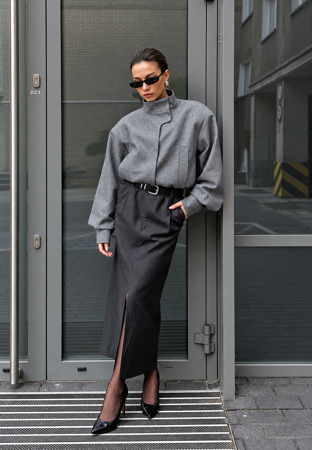 Kurze Damenjacke mit hohem Kragen und Ballonärmeln - Lena