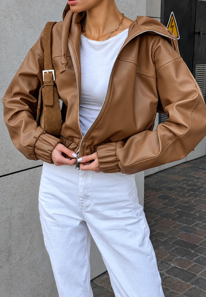 Damen-Jacke in Lederoptik mit Kapuze und Reißverschluss – Nerea
