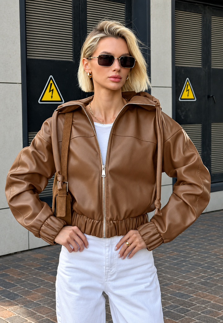 Damen-Jacke in Lederoptik mit Kapuze und Reißverschluss – Nerea