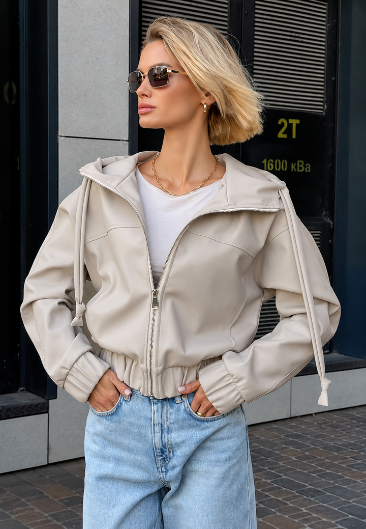 Damen-Jacke in Lederoptik mit Kapuze und Reißverschluss – Nerea