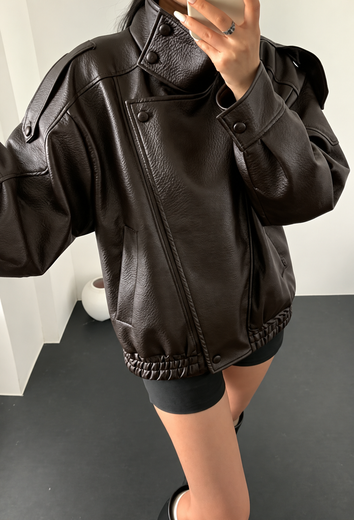Damen Jacke in Lederoptik mit Stehkragen und Schulterriemen - Zélie