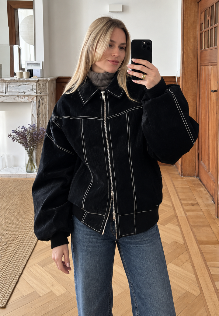 Oversize-Damenjacke in Wildlederoptik mit kontrastierenden Ziernähten – Vela