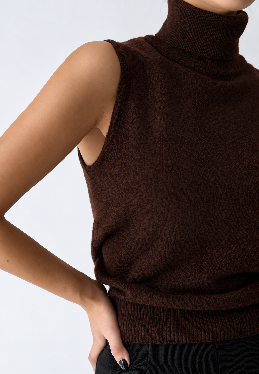 Ärmellose Strickbluse mit hohem Kragen - Velia