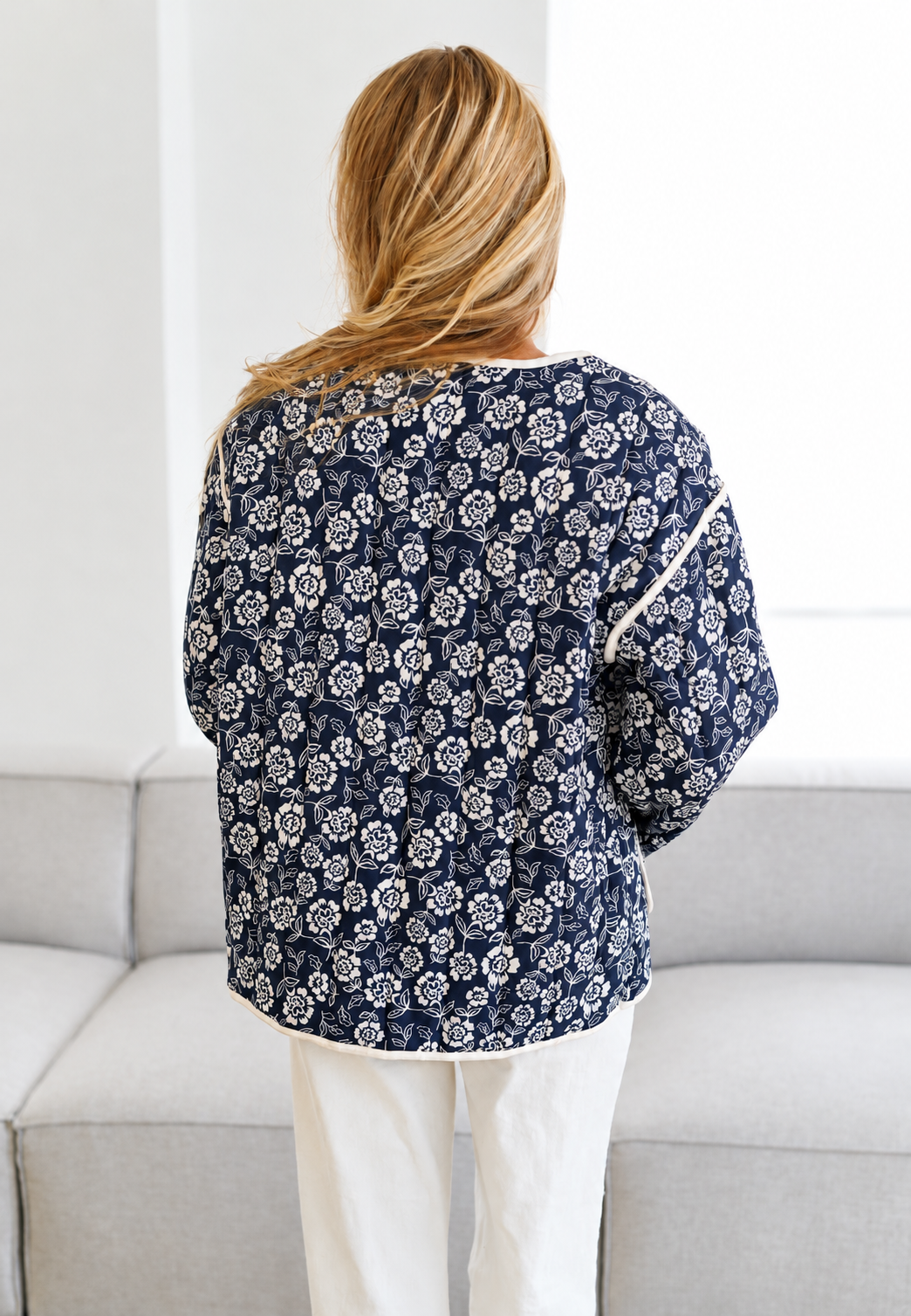 Damen-Steppjacke mit Blumenmuster und Kontrasteinfassungen - Mireva
