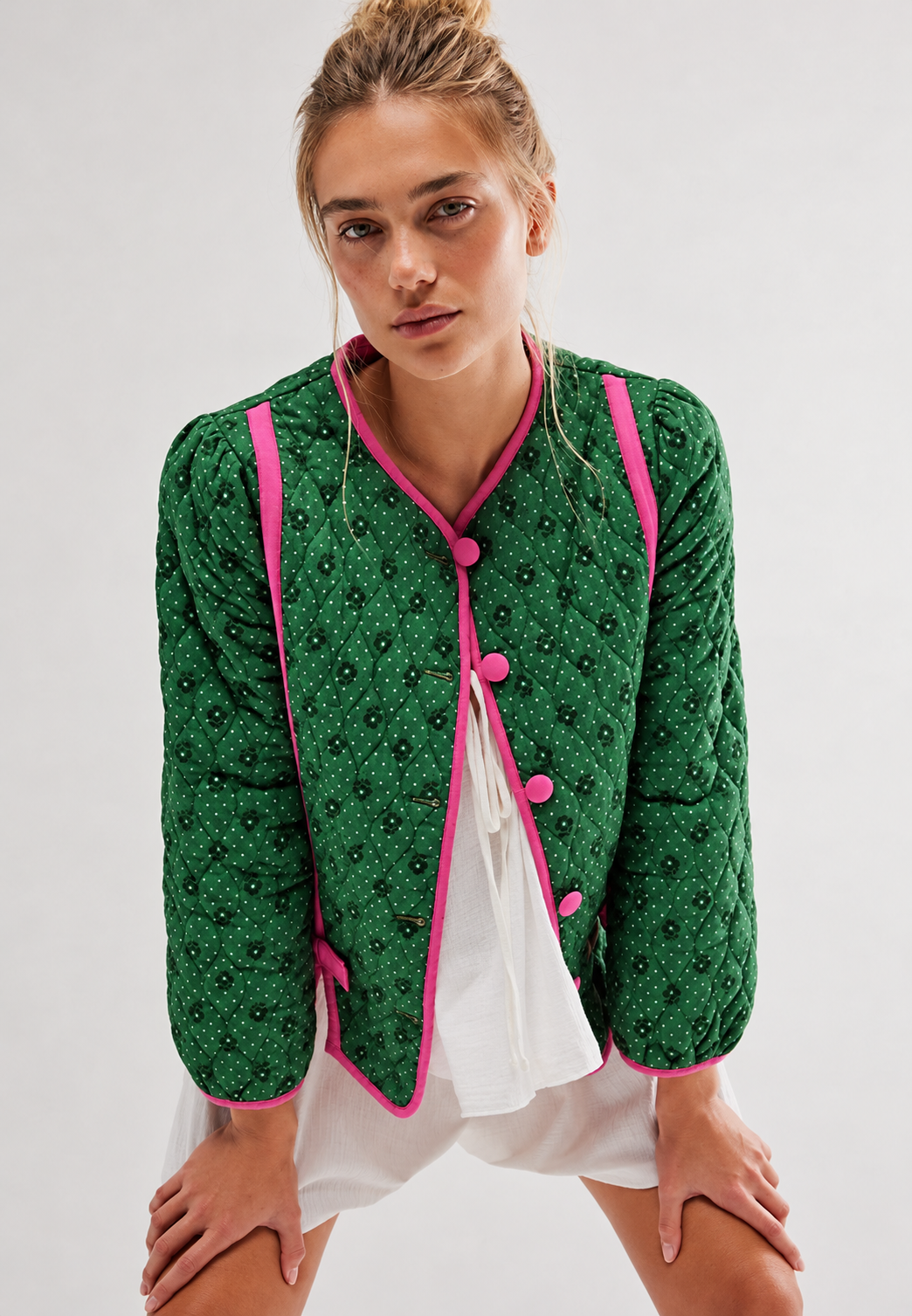 Damen-Steppjacke mit geometrischem Muster und Zierschleifen - Selvara