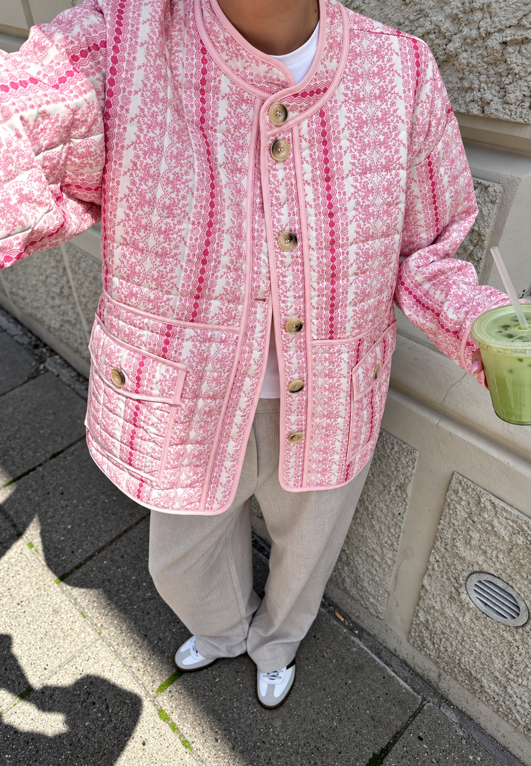 Damen Steppjacke mit Blumenmotiven, Streifen und Knöpfen - Alvina