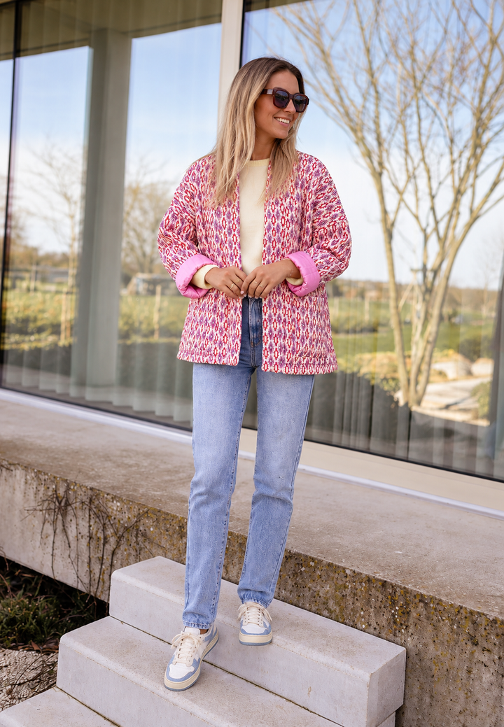 Gerade geschnittene Damen-Steppjacke mit geometrischen Motiven - Eliora