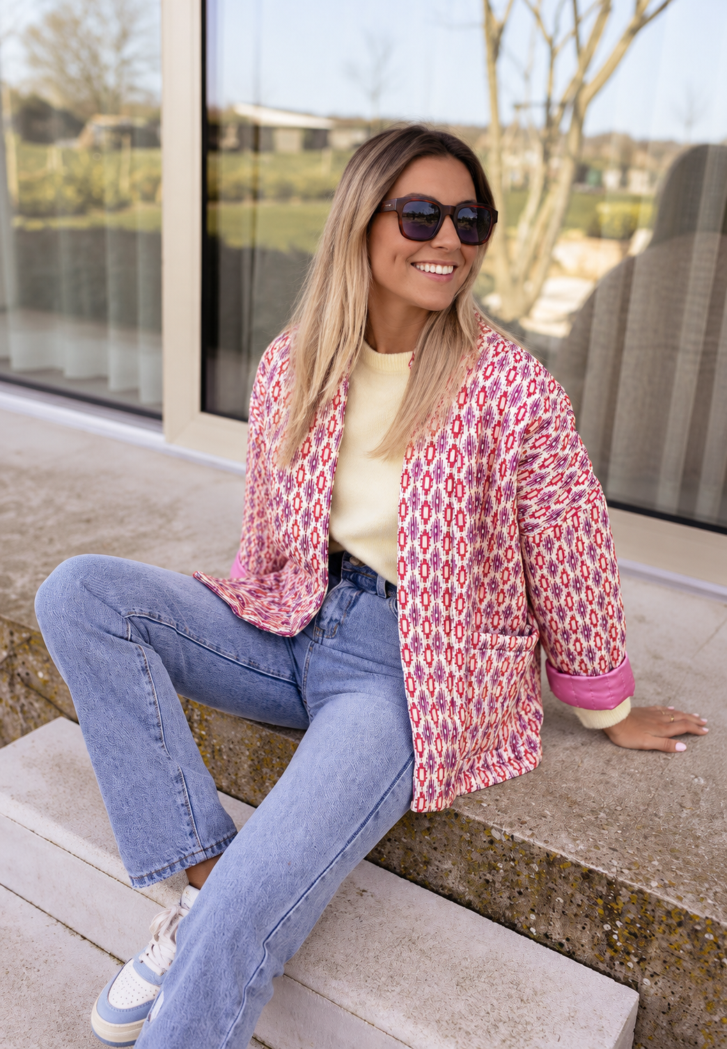 Gerade geschnittene Damen-Steppjacke mit geometrischen Motiven - Eliora