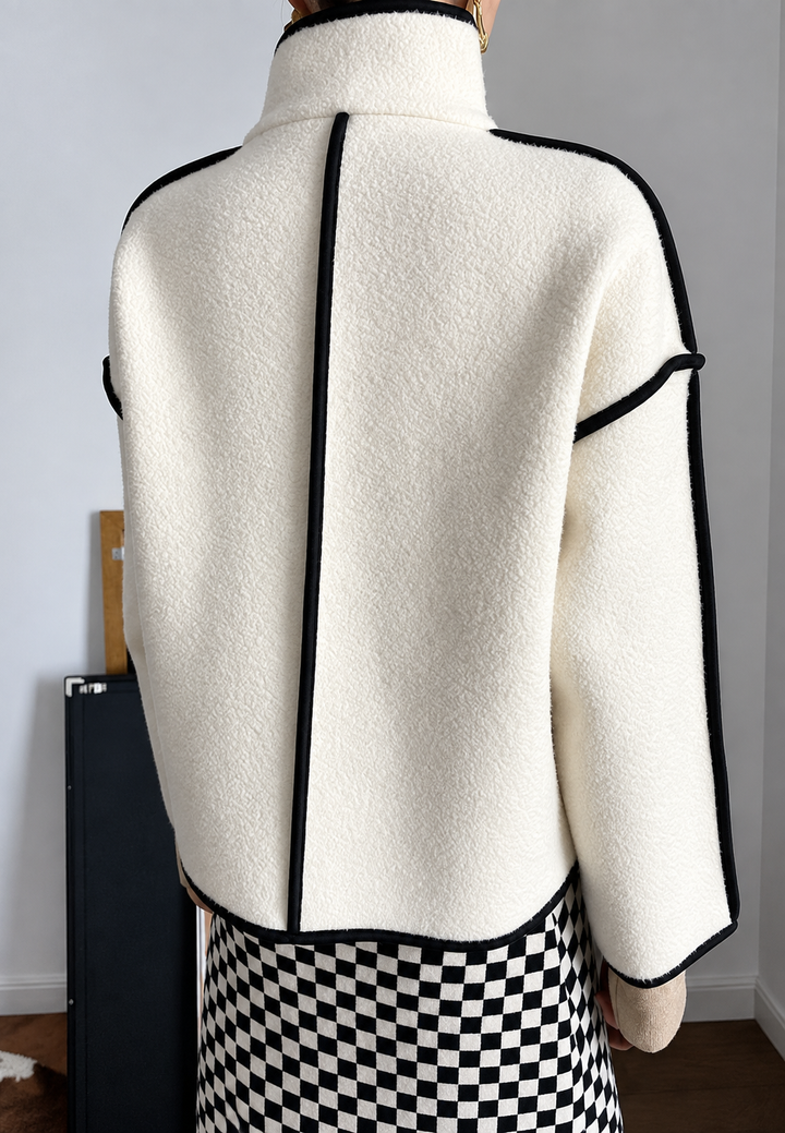 Kurze Damenjacke mit Stehkragen und kontrastierenden Paspeln – Ophélie
