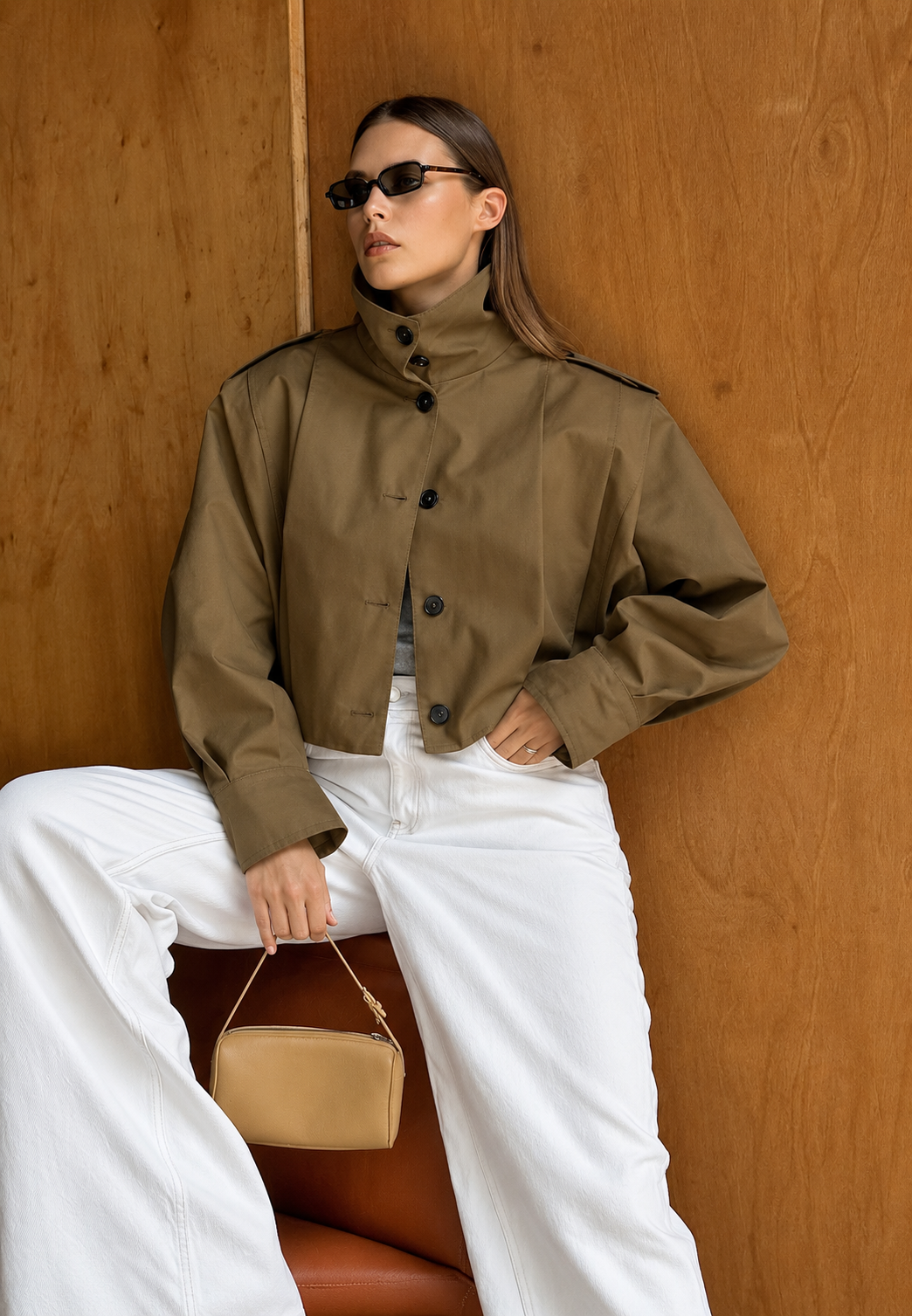 Kurze Damenjacke mit Stehkragen und Knöpfen - Vianne