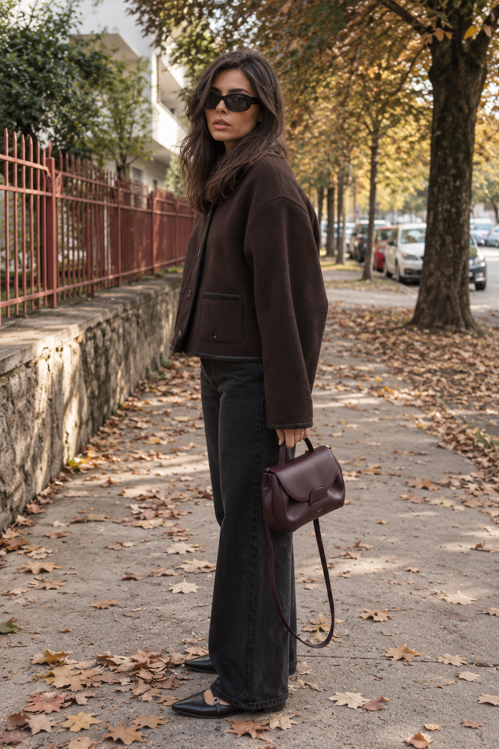 Damen kurze Jacke in Wildleder-Optik mit Knöpfen und Kontrastbesatz - Sybille