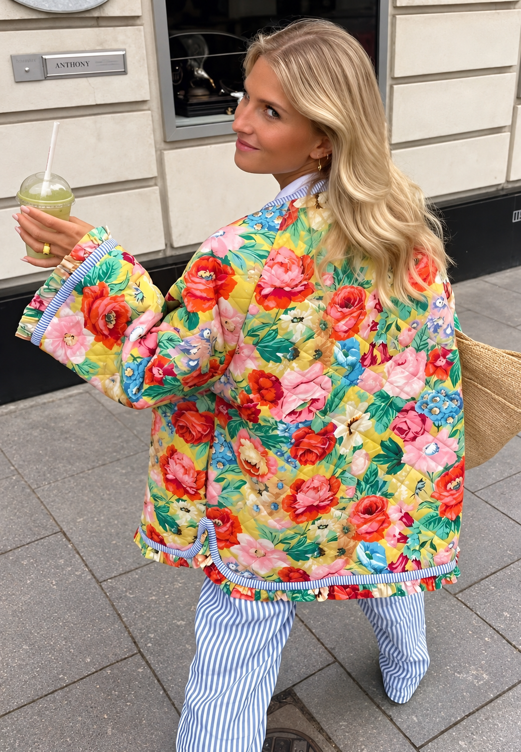 Damen Blumenjacke in A-Linie mit Rautensteppung und Volants - Clotilde
