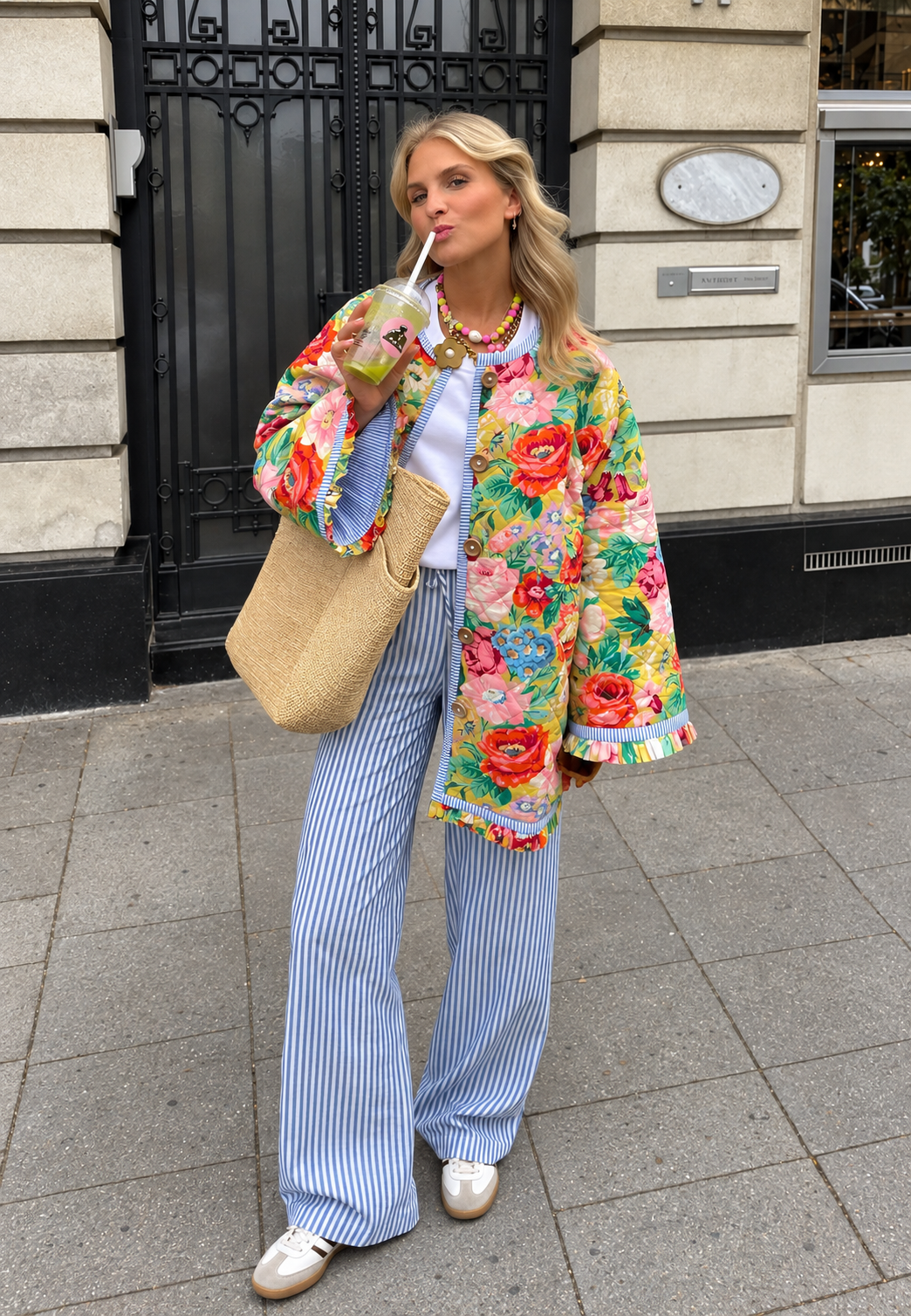 Damen Blumenjacke in A-Linie mit Rautensteppung und Volants - Clotilde