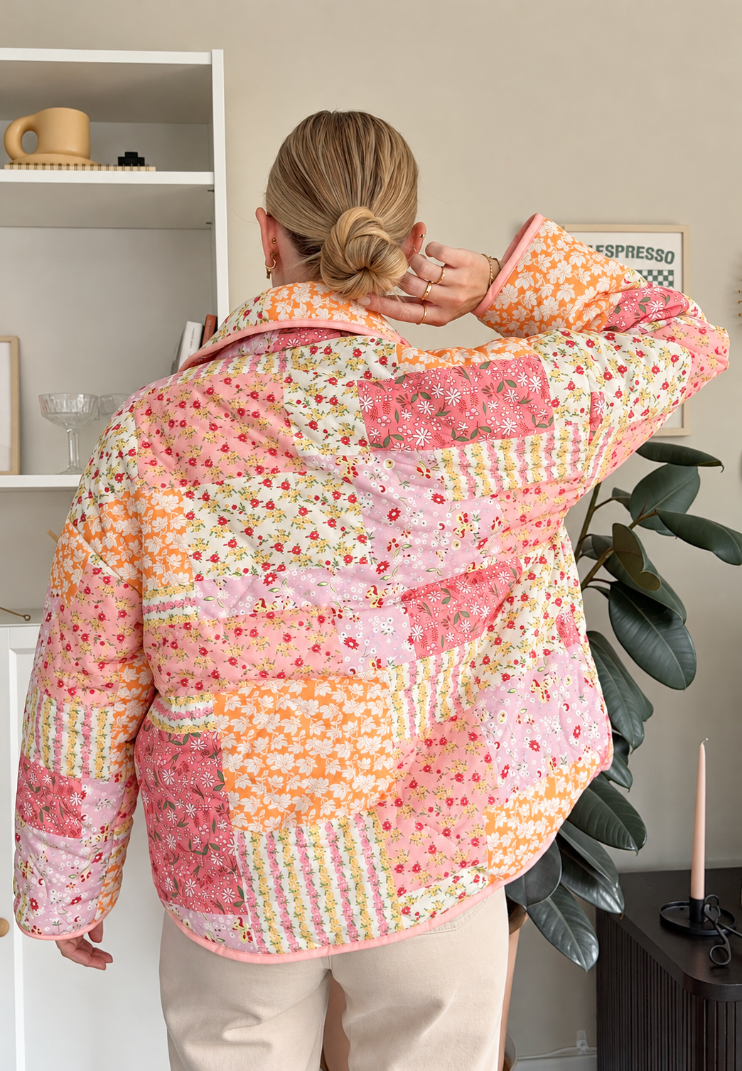Damen-Steppjacke mit kleinen Blumen und Reverskragen - Zinnia