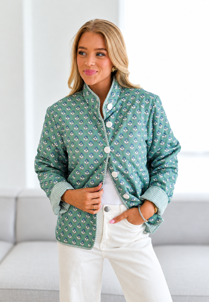 Damen-Steppjacke mit kleinem Blumenmuster, Stehkragen und Knöpfen - Bodil