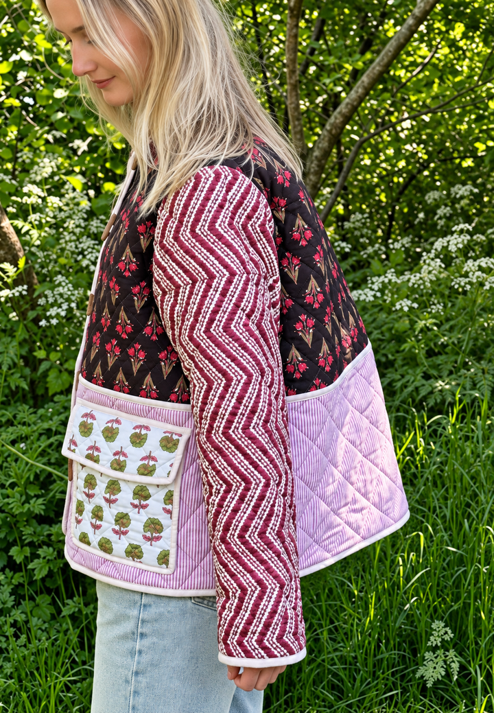 Damen Steppjacke mit Blumenmuster, Zickzack-Ärmeln und Knöpfen - Adriane