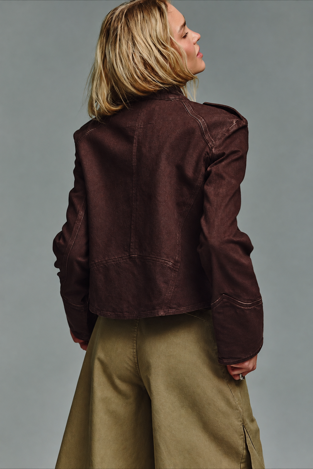 Damen kurze Jacke mit Stehkragen und dekorativen Knöpfen - Arlet