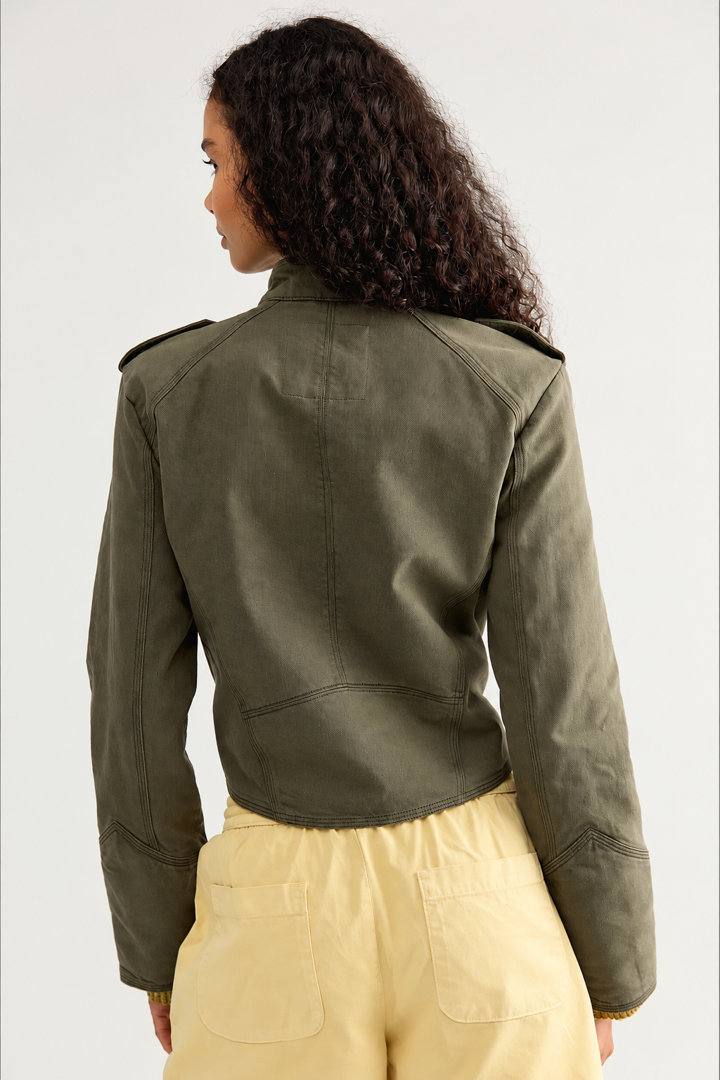 Damen kurze Jacke mit Stehkragen und dekorativen Knöpfen - Arlet