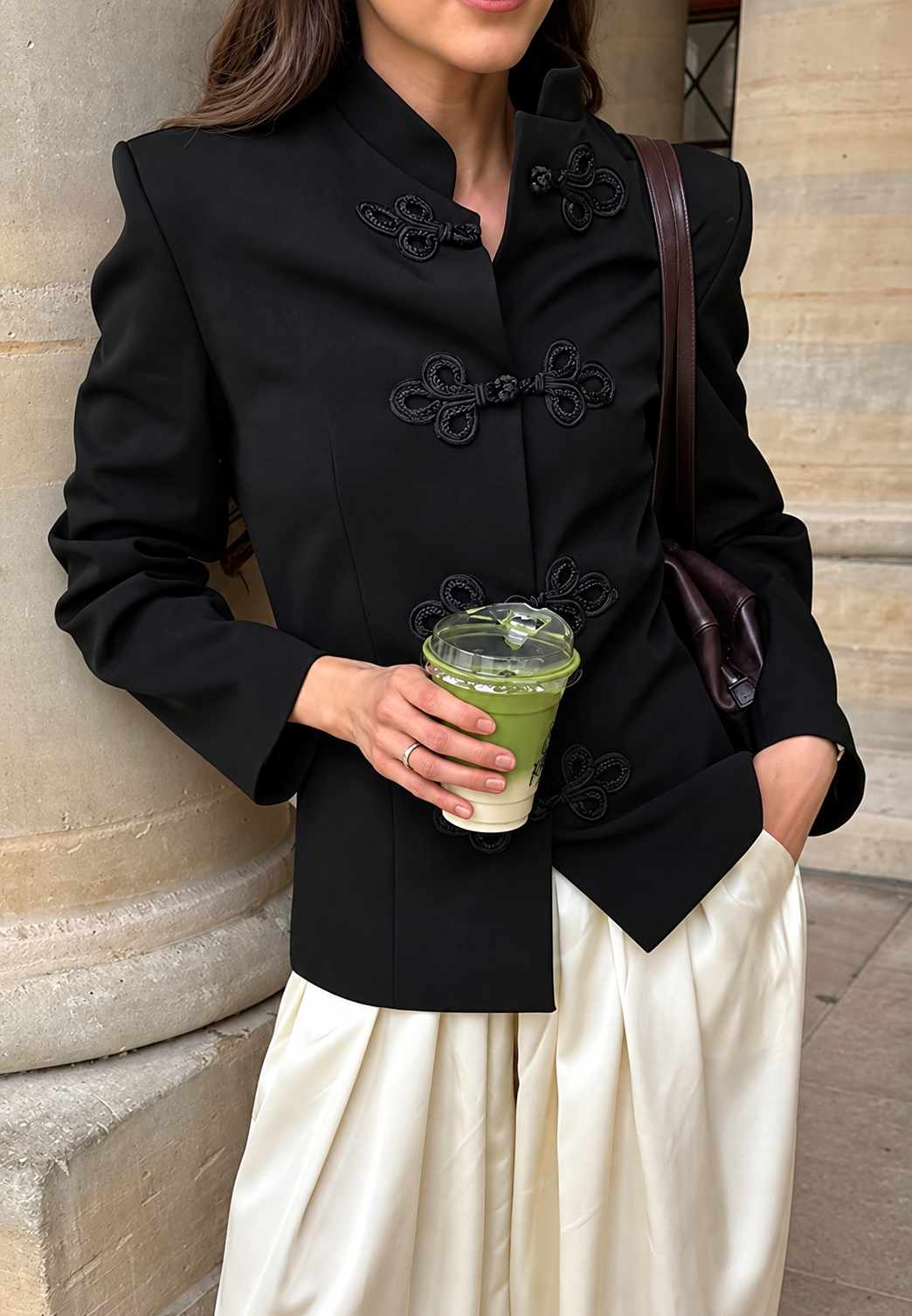 Damen taillierte Jacke mit Stehkragen und Posamentenverschlüssen - Elara