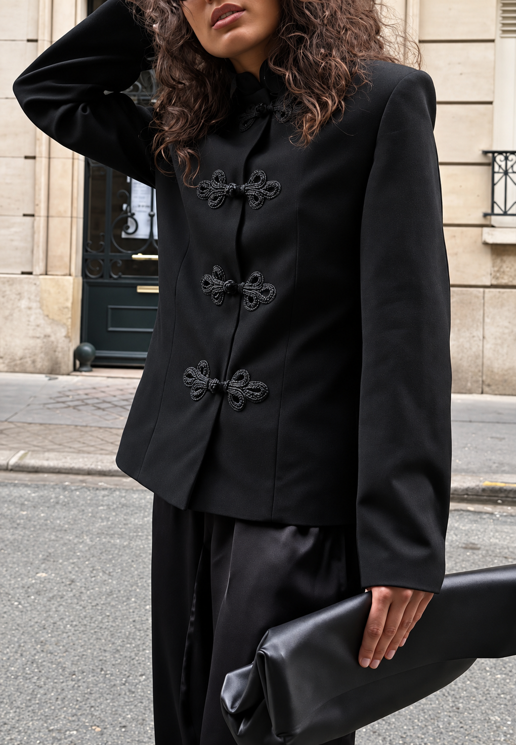 Damen taillierte Jacke mit Stehkragen und Posamentenverschlüssen - Elara