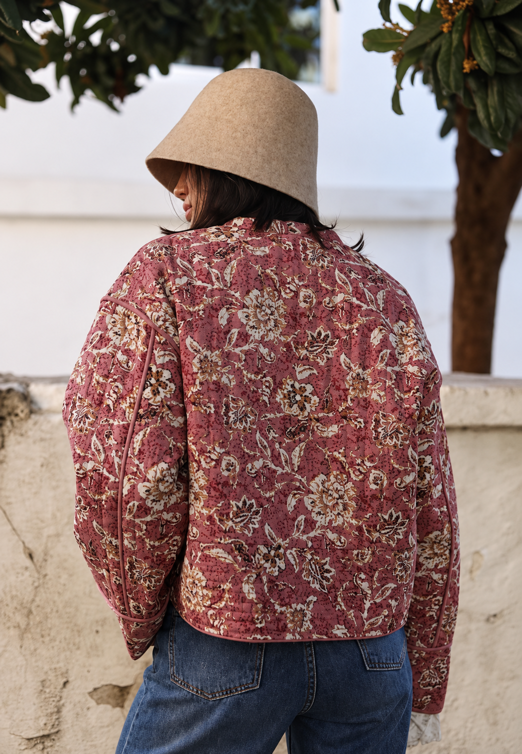 Damen Jacke mit Blumenmuster, Rautensteppung und Besatz - Orsina