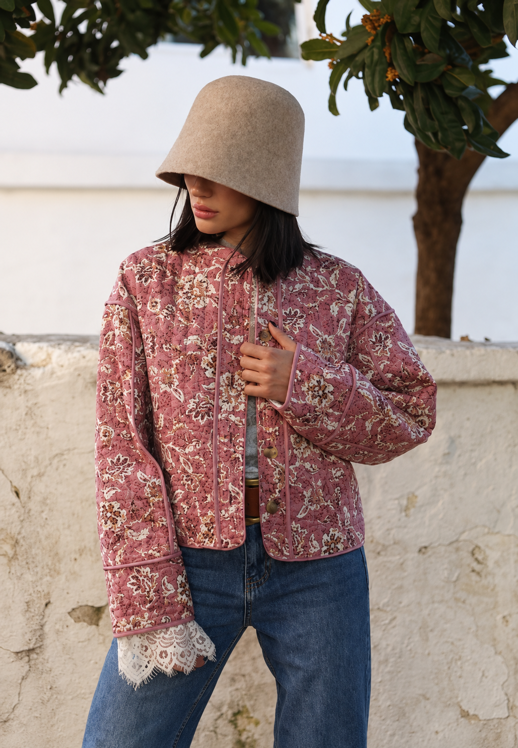 Damen Jacke mit Blumenmuster, Rautensteppung und Besatz - Orsina