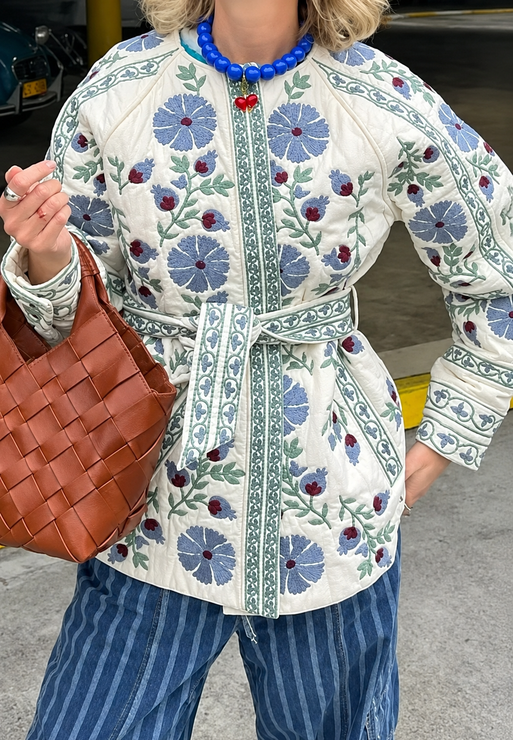 Florale Damenjacke mit verstellbarem Gürtel und langen Ärmeln - Jette