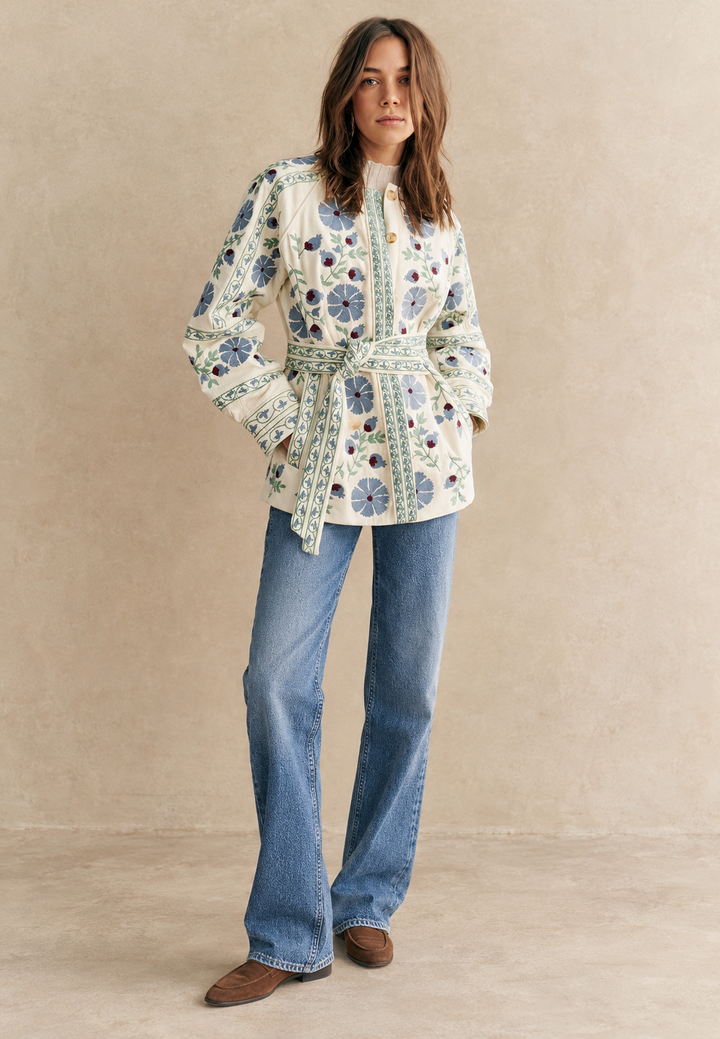 Florale Damenjacke mit verstellbarem Gürtel und langen Ärmeln - Jette