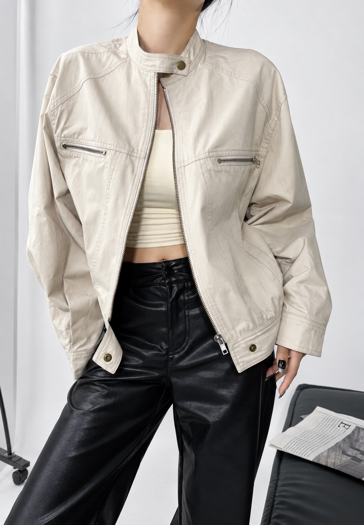 Oversize-Damenjacke mit Stehkragen, Reißverschluss und geknöpften Ärmelbündchen - Nerina