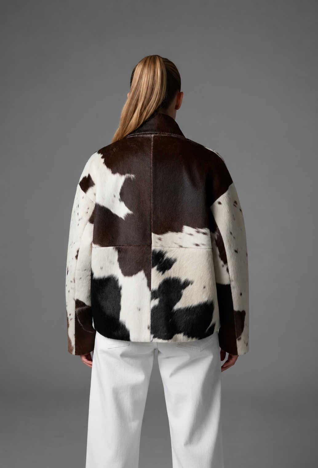 Damenjacke aus Kunstfell mit Kuhfellmuster und hohem Kragen - Gesine