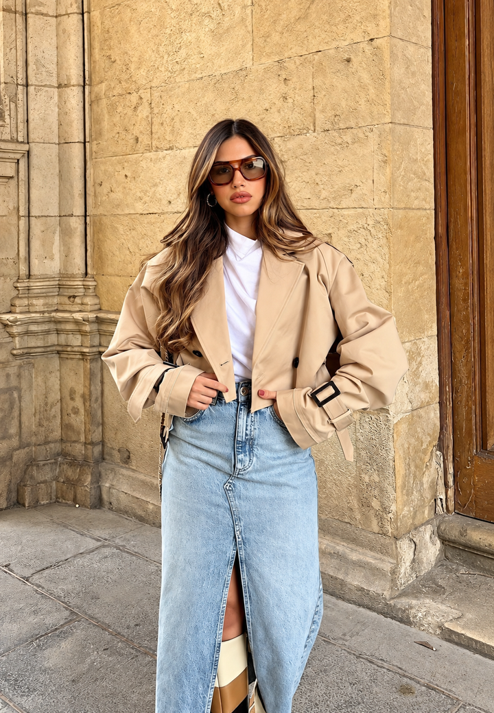 Kurze Damen-Trenchcoat mit doppelter Knopfleiste und Gürtel – Cala