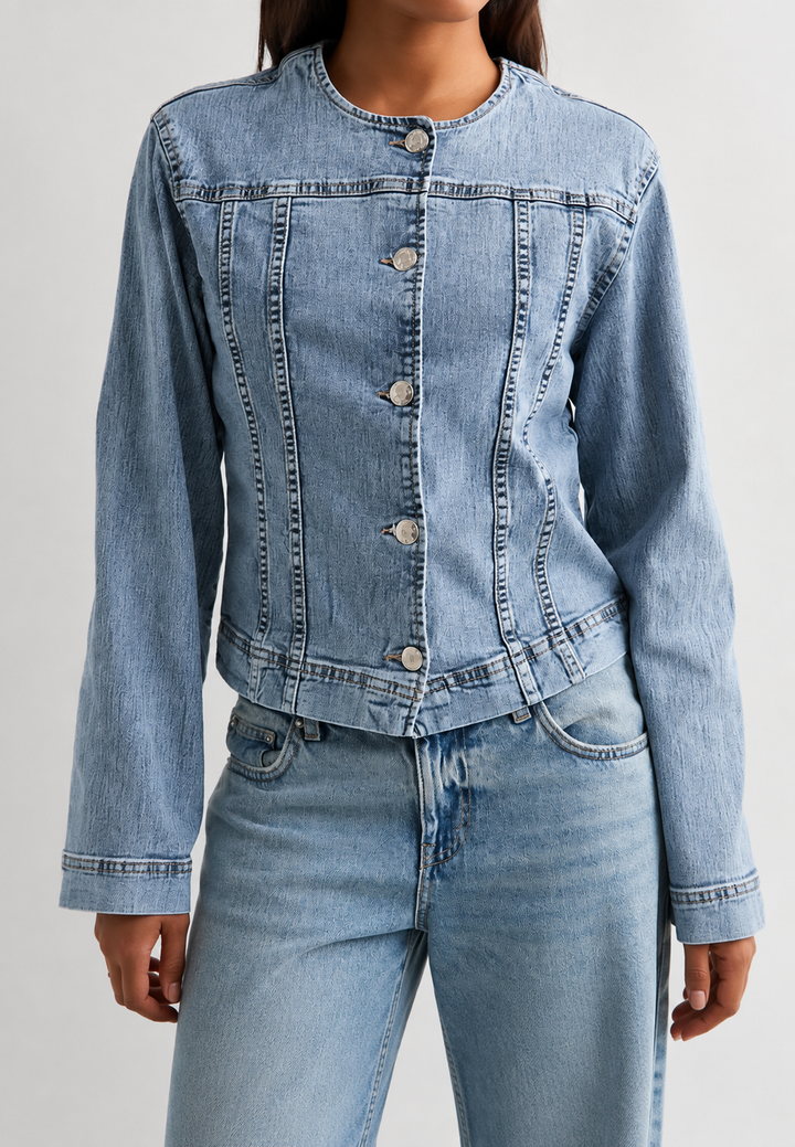Taillierte Damen-Jeansjacke mit Rundhalsausschnitt – Sigrid