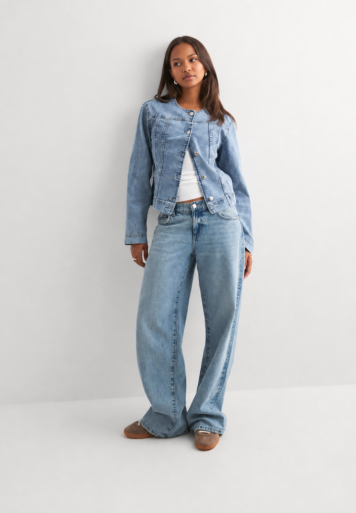 Taillierte Damen-Jeansjacke mit Rundhalsausschnitt – Sigrid