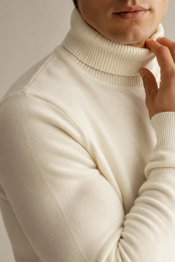 Herrenpullover mit Rollkragen, schmaler Passform, glatter Strick – Caspar