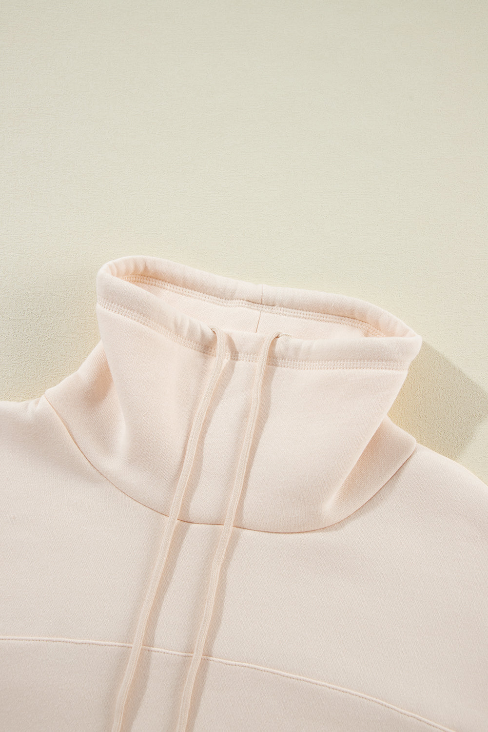 Aubrey - Rollkragen-Sweatshirt mit Kordel und Ärmeln