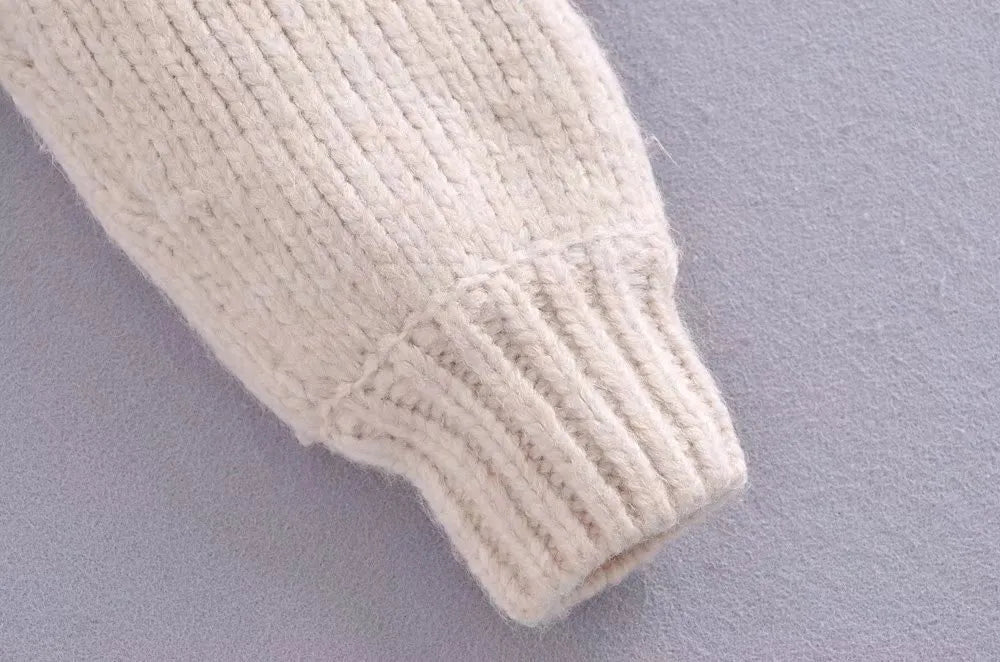 Angèle - Schicker und lässiger Pullover mit falscher Perle