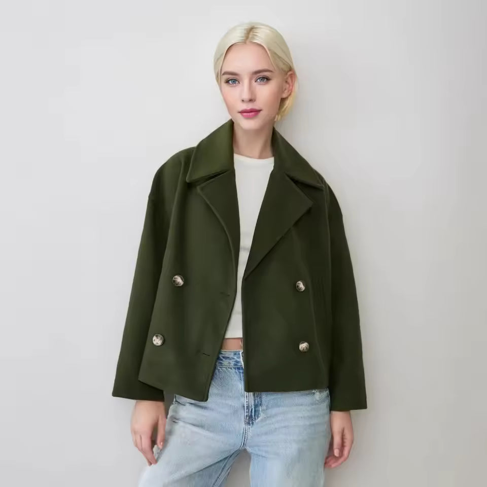 Kurze Damen-Wolljacke mit doppelreihigen Knöpfen - Heidi