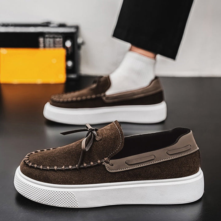 Herren-Slipper aus Wildleder mit weißer Sohle - Bennett