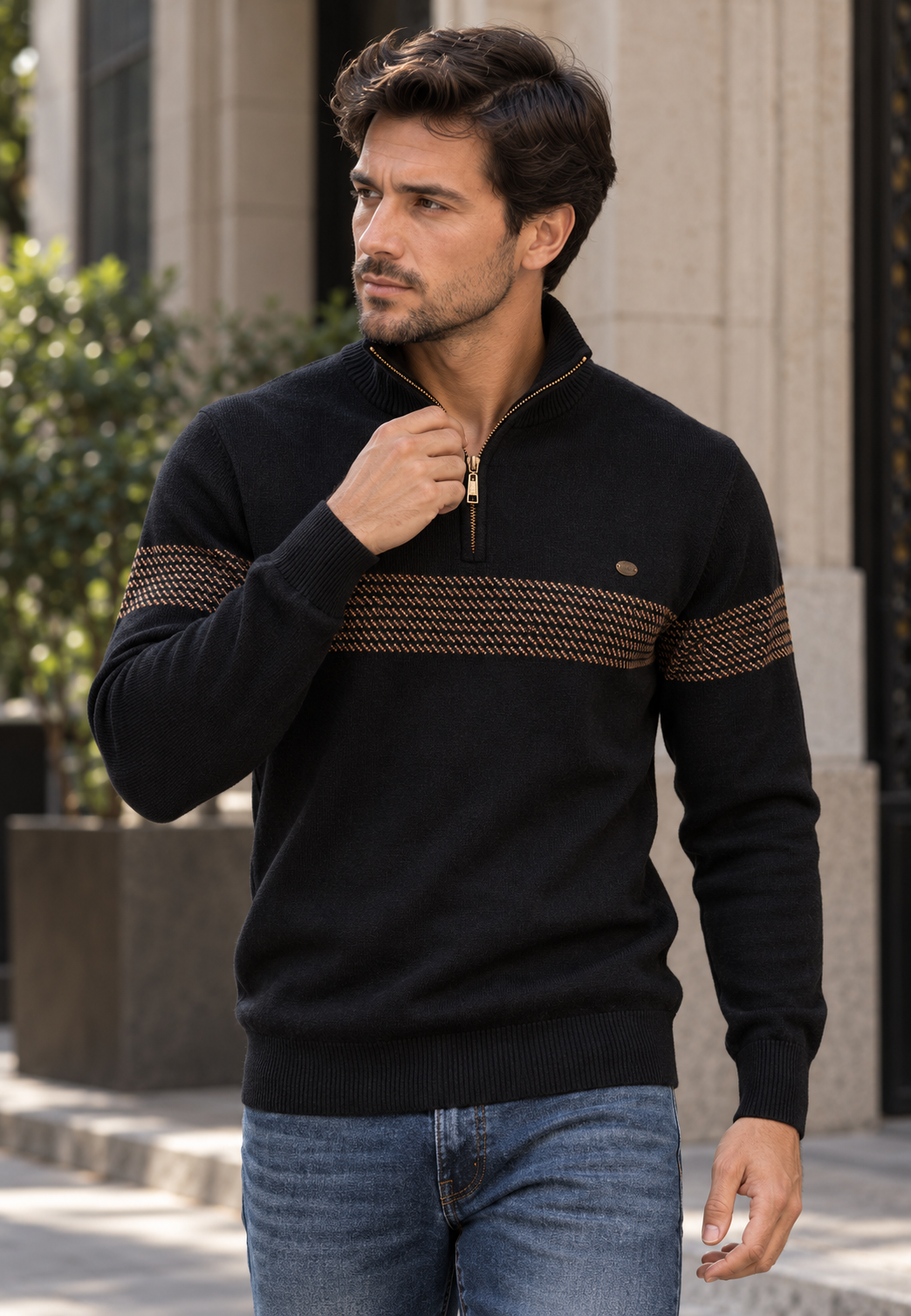 Herrenpullover mit halbem Reißverschluss, Stehkragen und geometrischen Streifen – Nolan